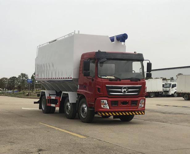 国六凯马小三轴散装饲料运输车 30立方散装饲料运输车图片